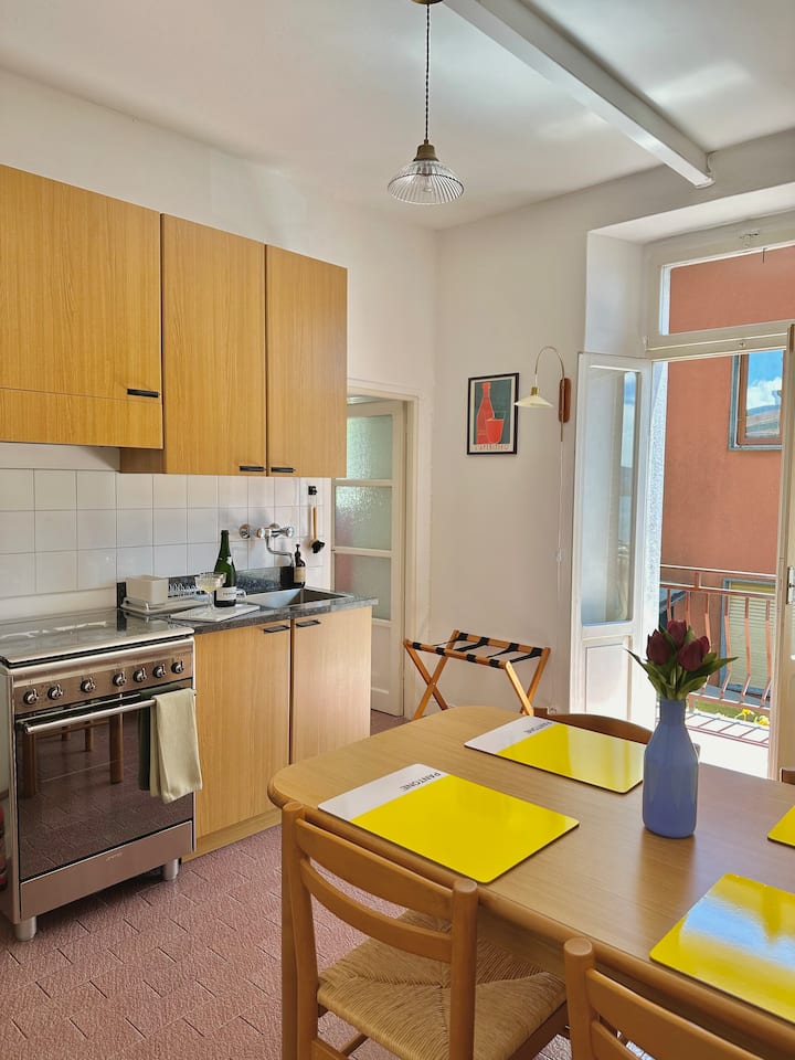 Kitchen with Smeg oven and dining table
